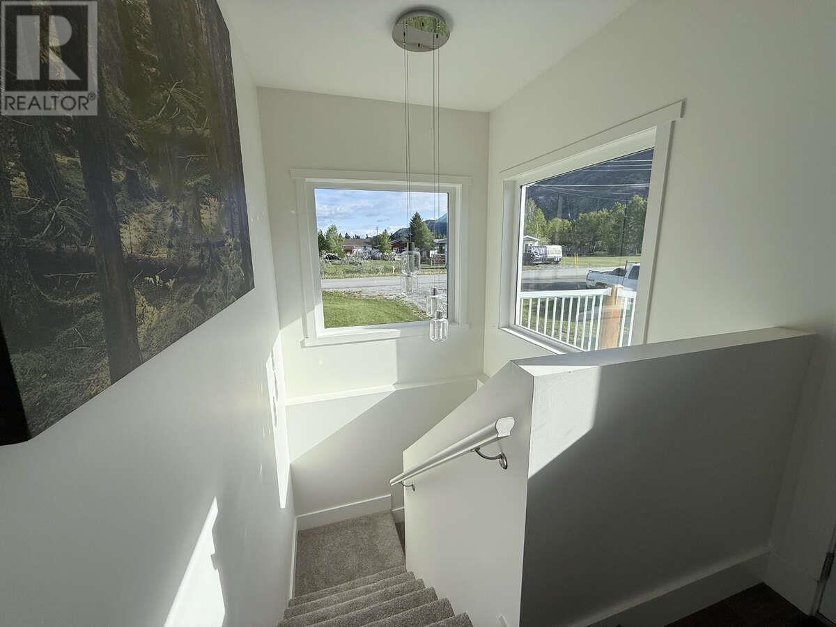 4760 Willow Avenue, Canal Flats, British Columbia  V0B 1B0 - Photo 13 - 10351052