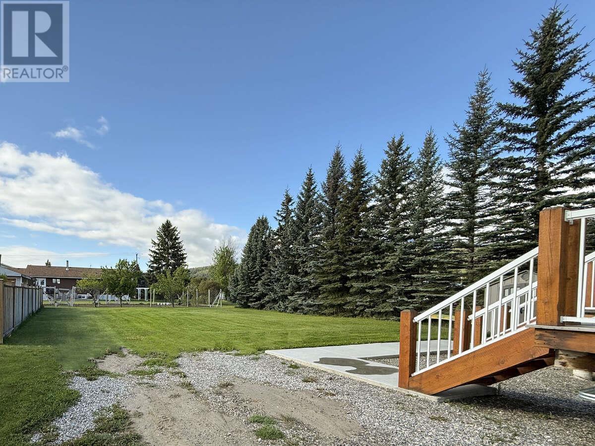 4760 Willow Avenue, Canal Flats, British Columbia  V0B 1B0 - Photo 2 - 10351052