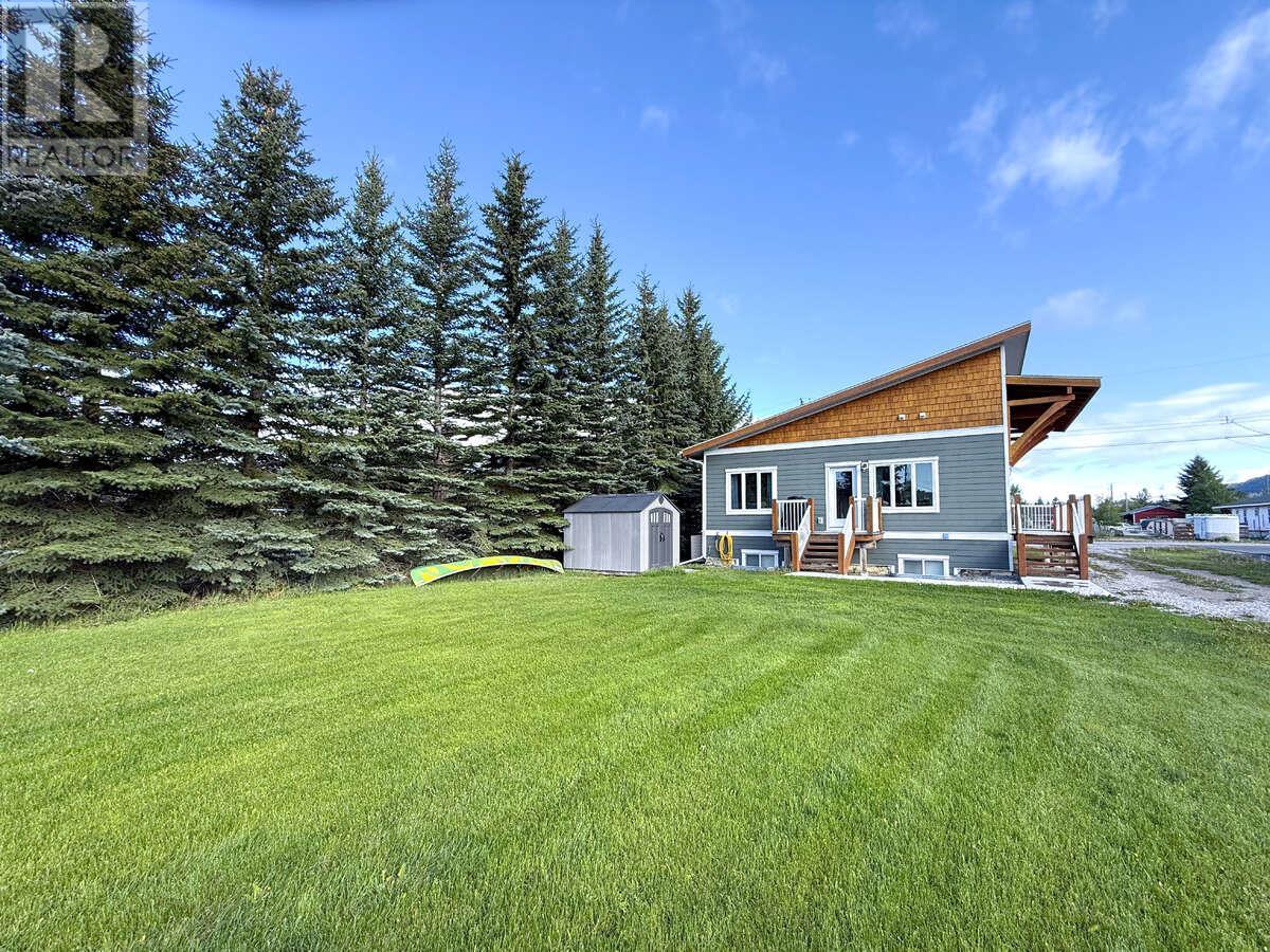 4760 Willow Avenue, Canal Flats, British Columbia  V0B 1B0 - Photo 3 - 10351052