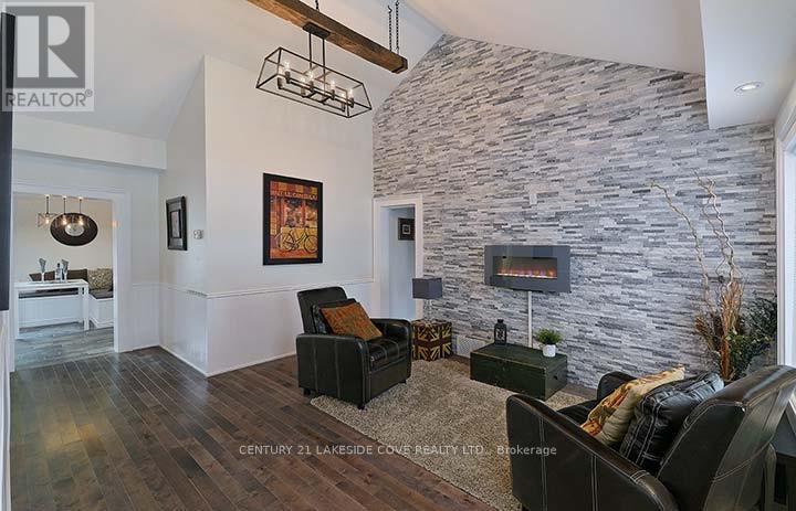 15 TYLER STREET, Aurora, Ontario