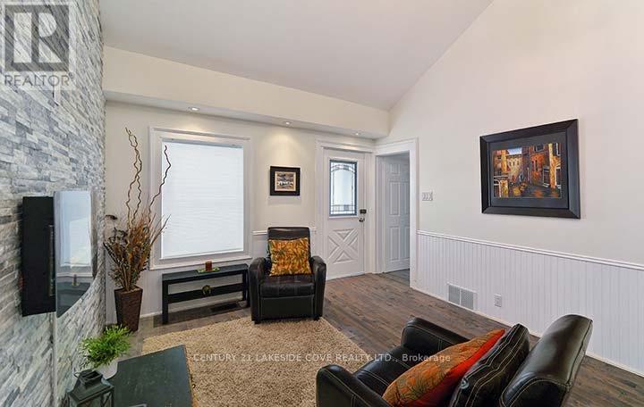 15 Tyler Street, Aurora, Ontario  L4G 2M7 - Photo 9 - N12171261