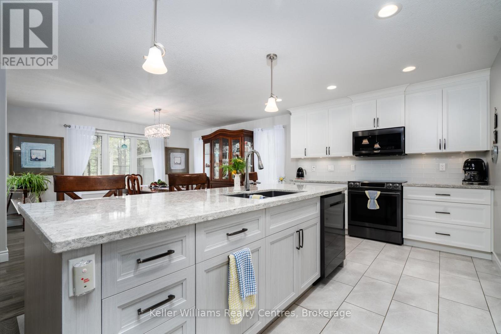 875 17th Street, Hanover, Ontario  N4N 0B7 - Photo 15 - X12199837