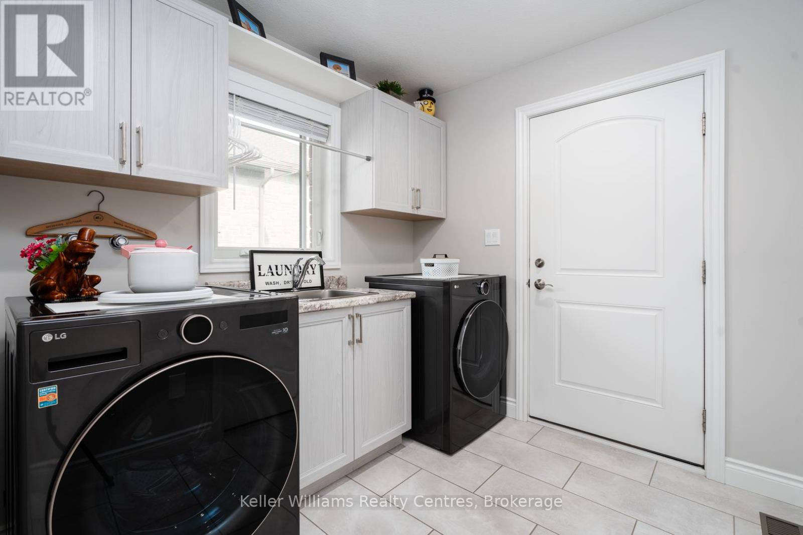 875 17th Street, Hanover, Ontario  N4N 0B7 - Photo 17 - X12199837