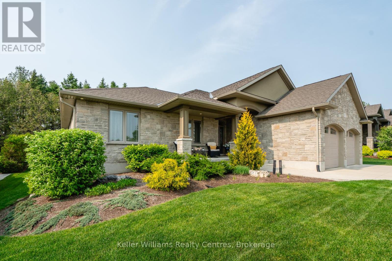 875 17th Street, Hanover, Ontario  N4N 0B7 - Photo 2 - X12199837