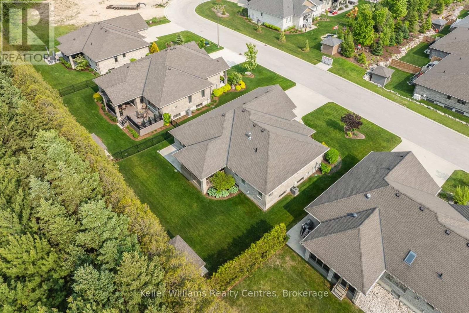 875 17th Street, Hanover, Ontario  N4N 0B7 - Photo 38 - X12199837