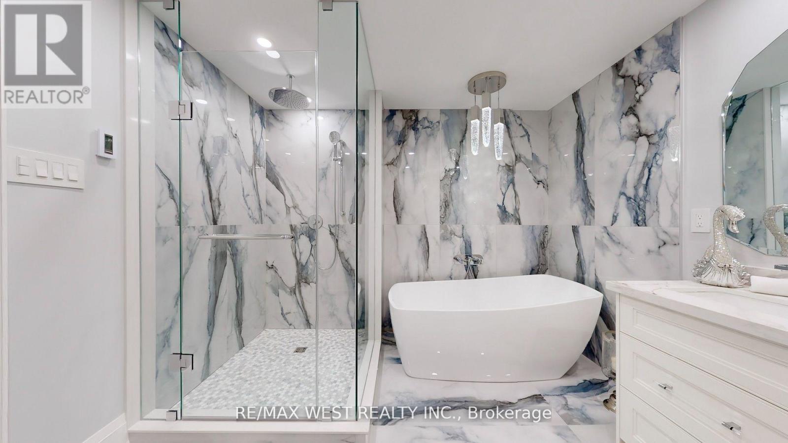 1403 - 900 Yonge Street, Toronto, Ontario  M4W 3P5 - Photo 28 - C12199654