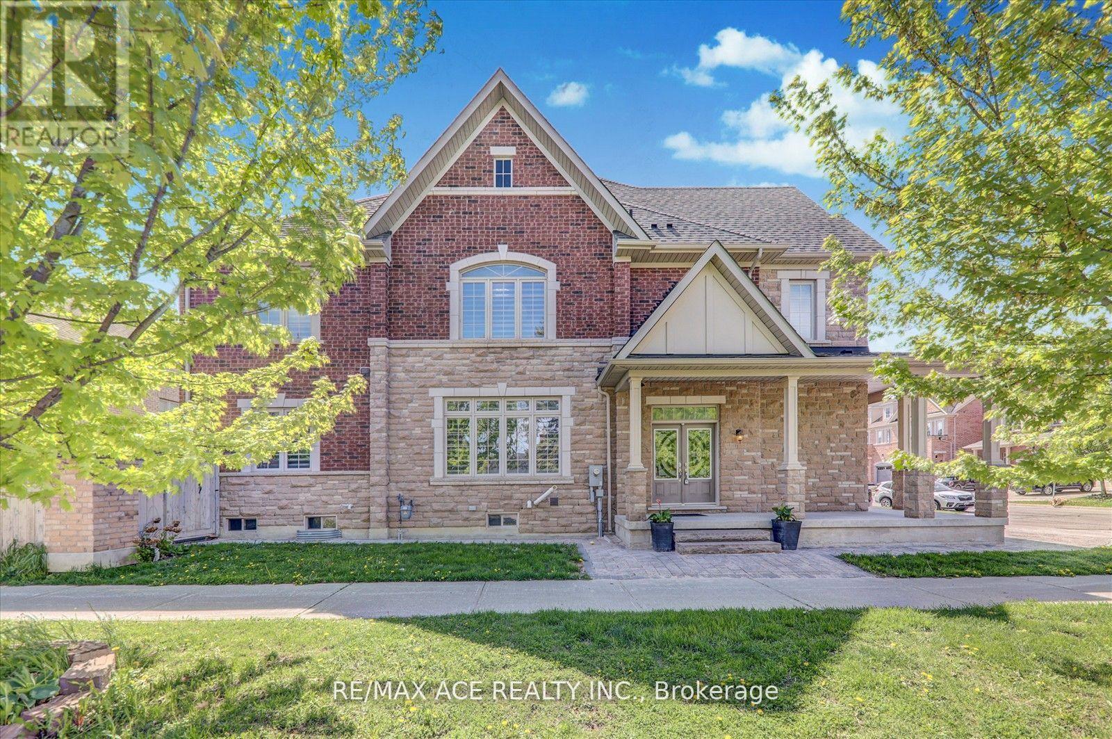 1 Goldthread Terrace, Toronto, Ontario  M3H 0B8 - Photo 3 - C12199659