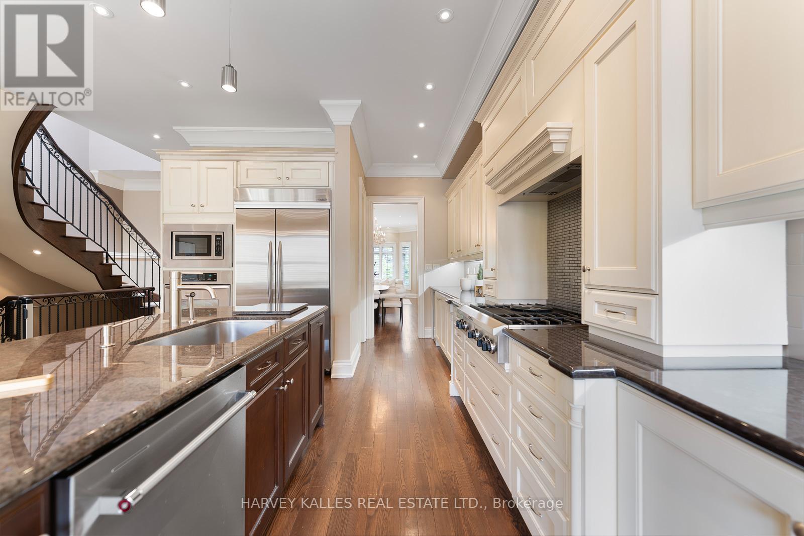 538 Woburn Avenue, Toronto, Ontario  M5M 1L9 - Photo 18 - C12199670