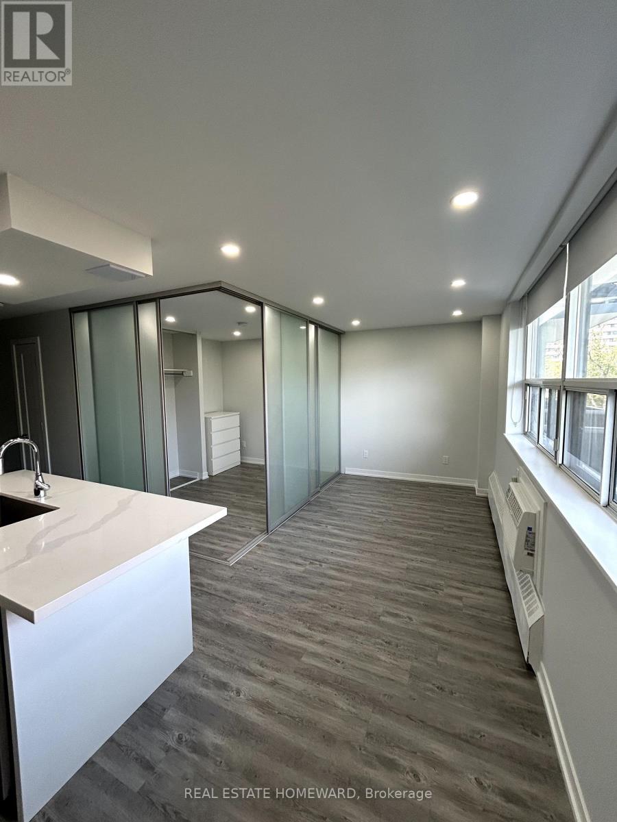 404 - 15 Walmer Road, Toronto, Ontario  M5R 2X1 - Photo 1 - C12199812