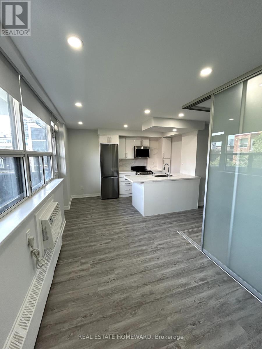 404 - 15 Walmer Road, Toronto, Ontario  M5R 2X1 - Photo 4 - C12199812