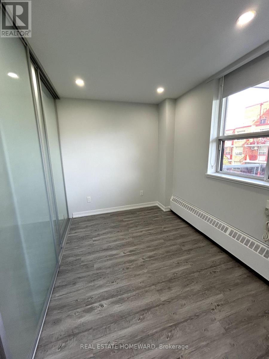 404 - 15 Walmer Road, Toronto, Ontario  M5R 2X1 - Photo 5 - C12199812