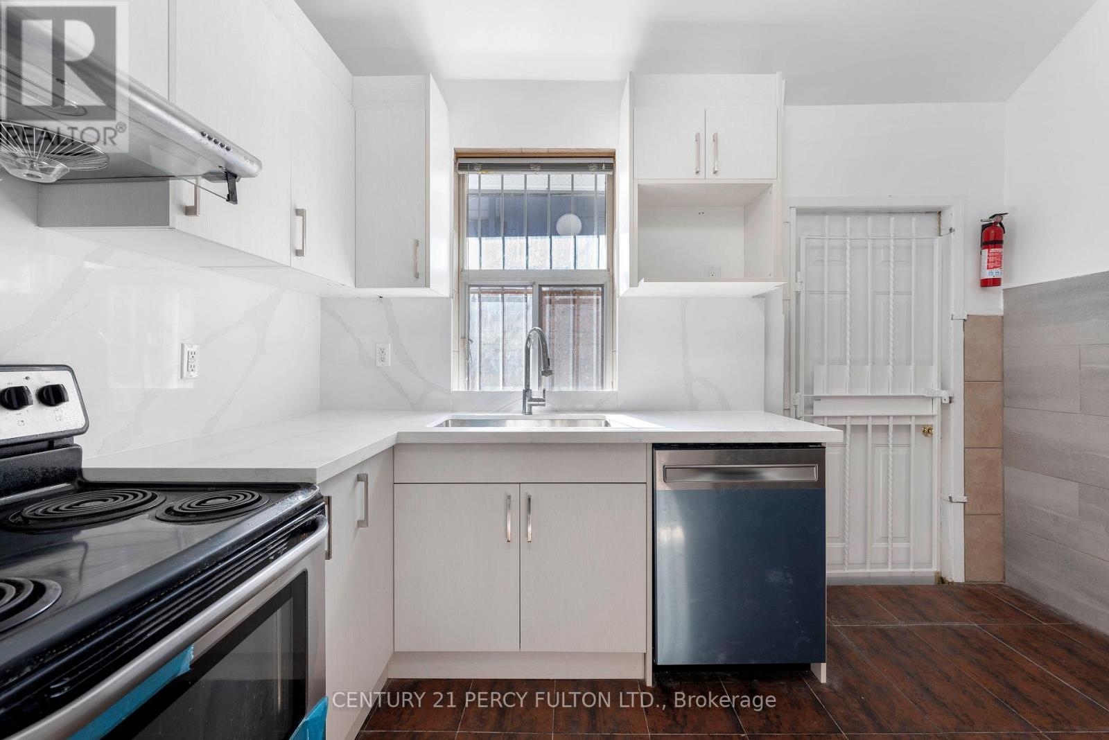 47 Grange Avenue, Toronto, Ontario  M5T 1C6 - Photo 5 - C12199825