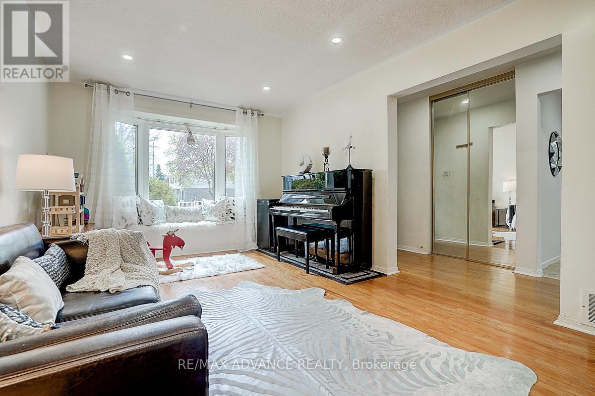 86 Placentia Boulevard, Toronto, Ontario  M1S 4C5 - Photo 3 - E12199622