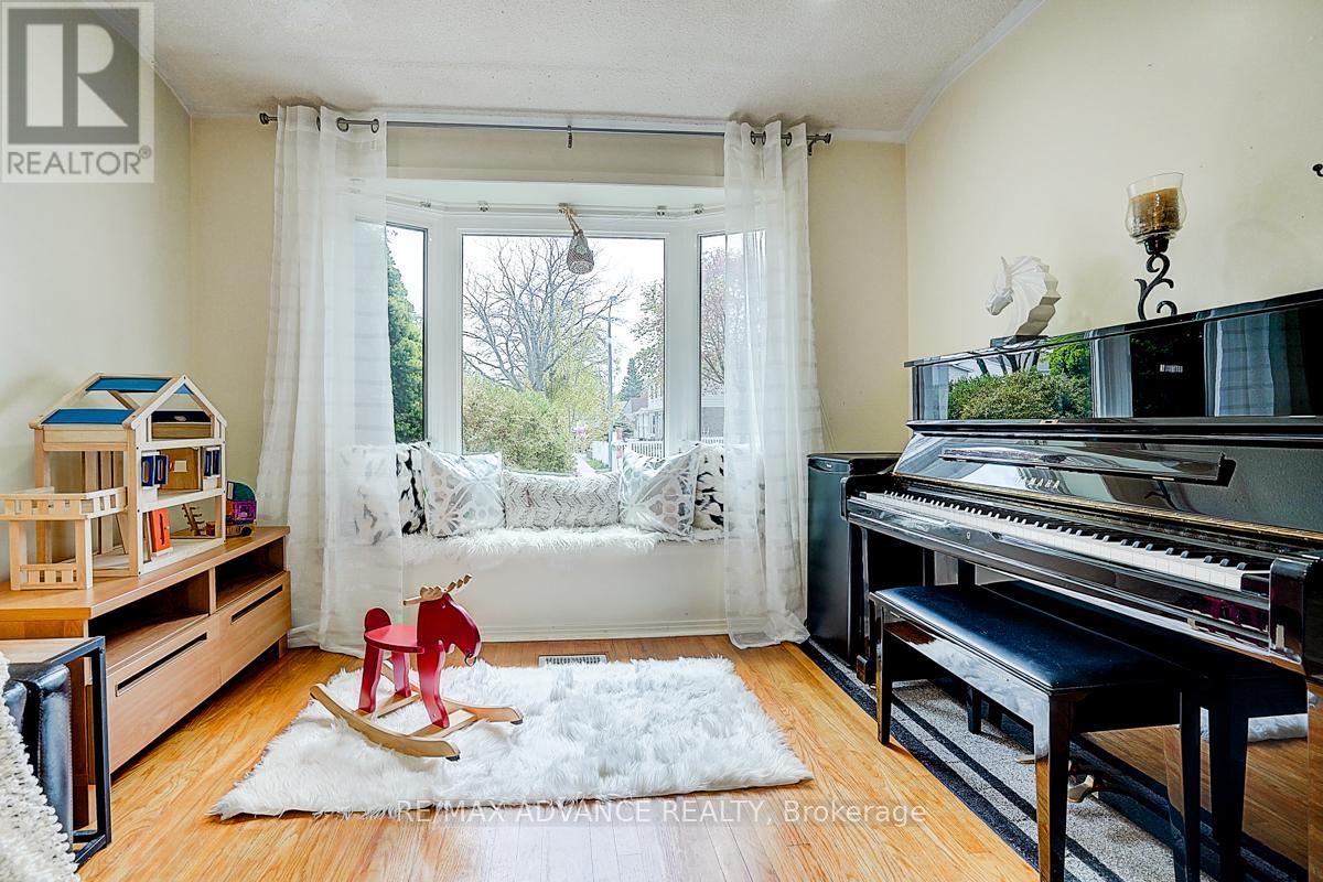 86 Placentia Boulevard, Toronto, Ontario  M1S 4C5 - Photo 4 - E12199622