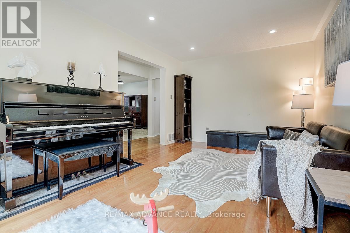 86 Placentia Boulevard, Toronto, Ontario  M1S 4C5 - Photo 5 - E12199622