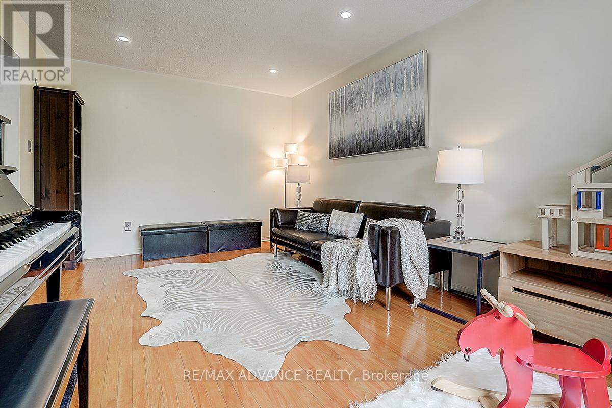 86 Placentia Boulevard, Toronto, Ontario  M1S 4C5 - Photo 6 - E12199622