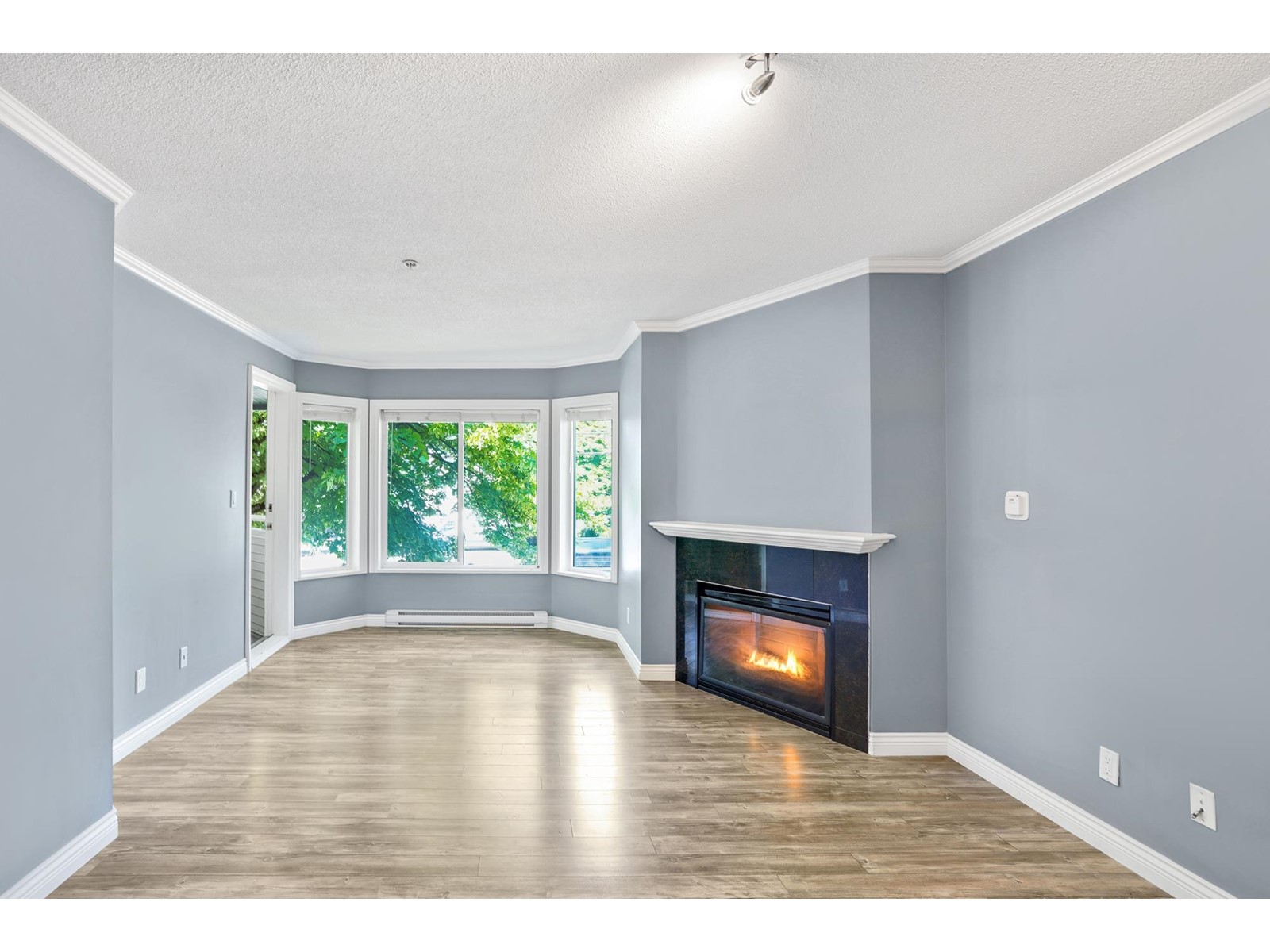 212 12110 80 Avenue, Surrey, British Columbia  V3W 0V2 - Photo 2 - R3012004