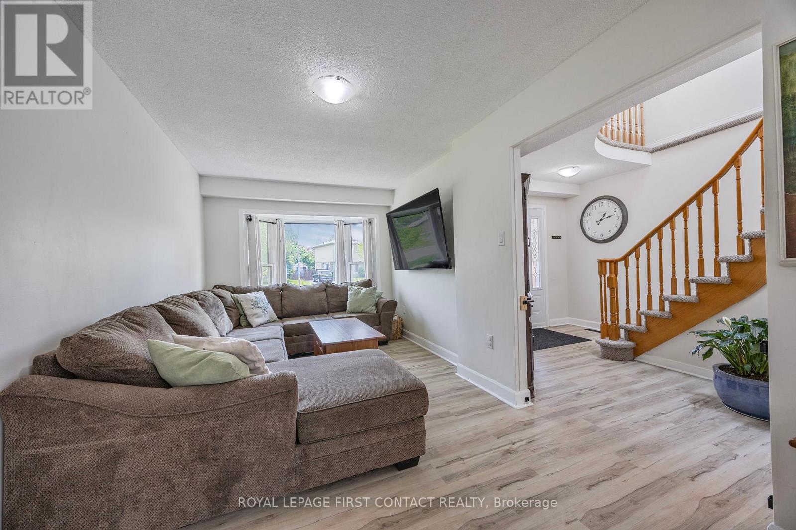 239 Browning Trail, Barrie, Ontario  L4N 5C3 - Photo 4 - S12199800