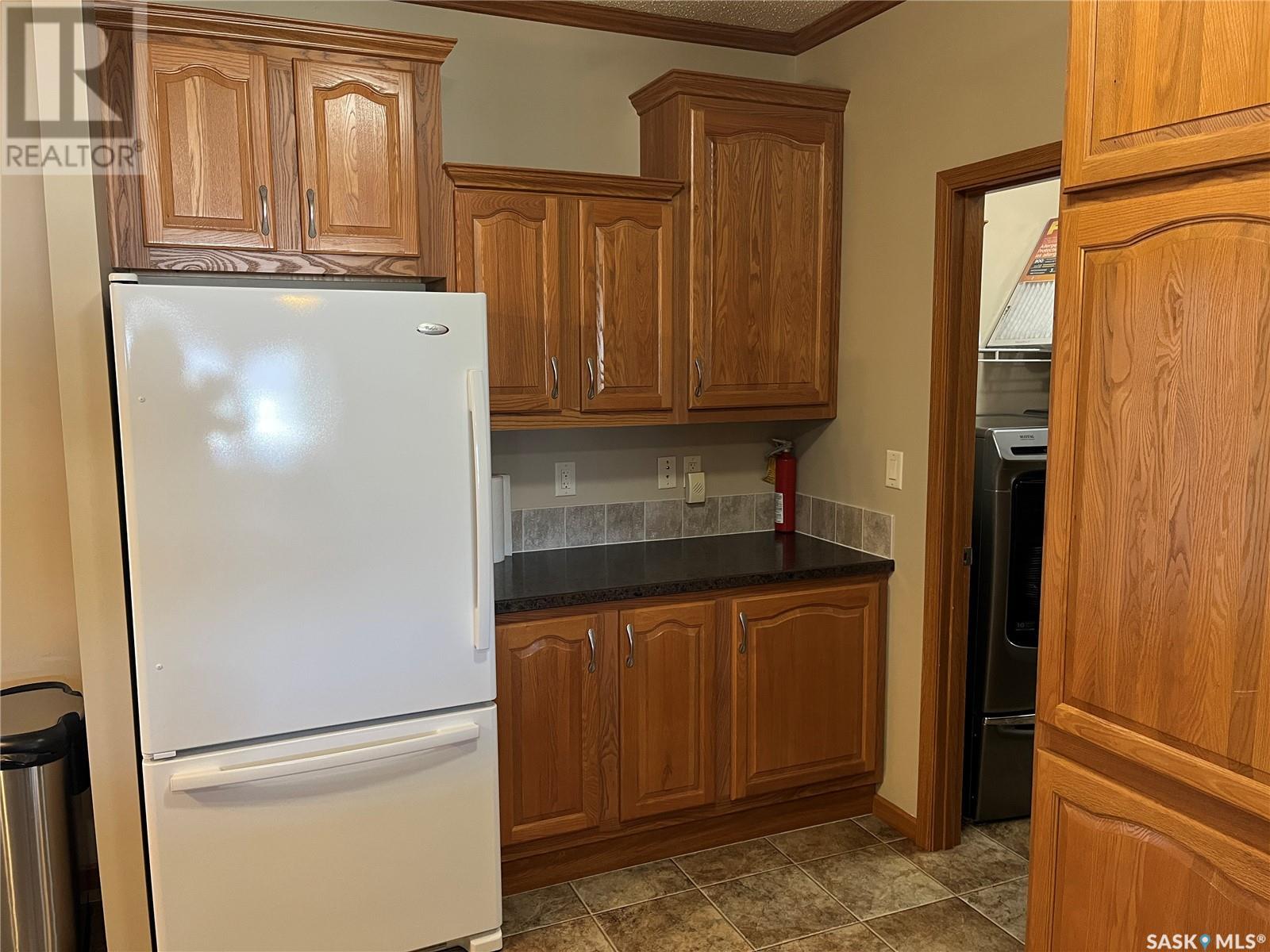 24 Hall Street, Halbrite, Saskatchewan  S0C 1H0 - Photo 10 - SK007335