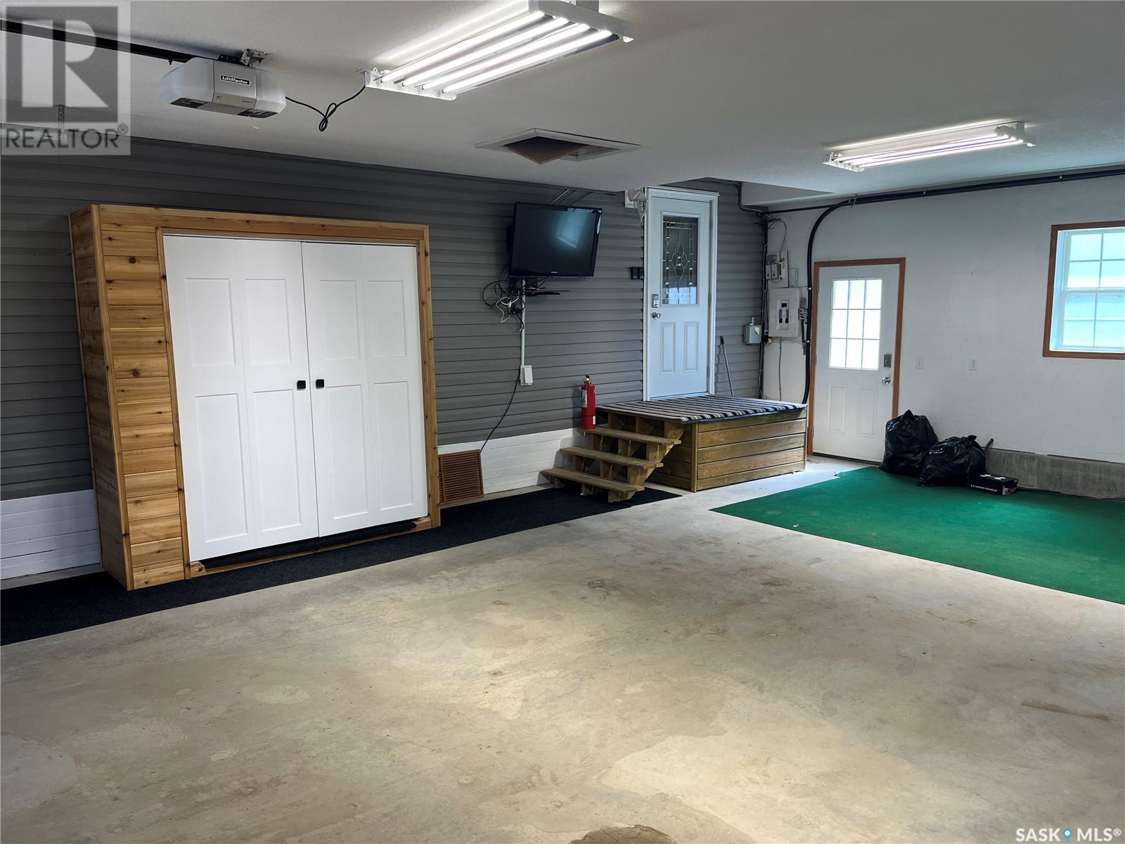 24 Hall Street, Halbrite, Saskatchewan  S0C 1H0 - Photo 5 - SK007335