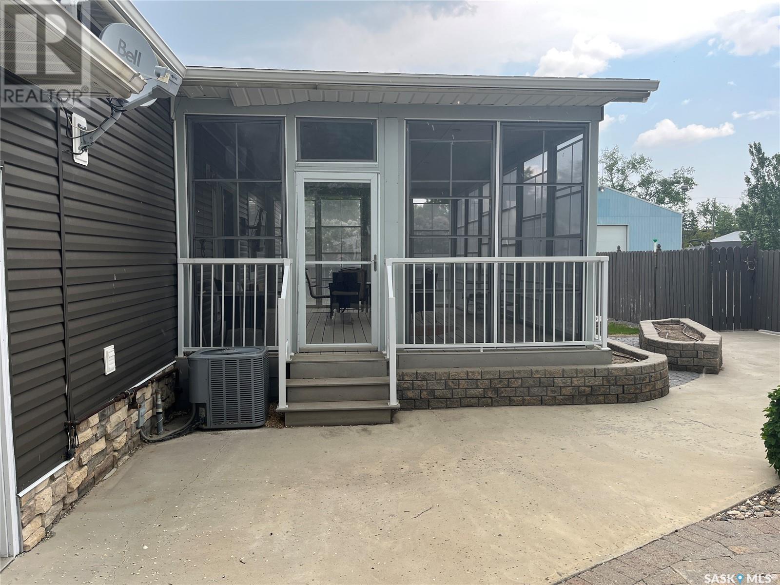 24 Hall Street, Halbrite, Saskatchewan  S0C 1H0 - Photo 6 - SK007335