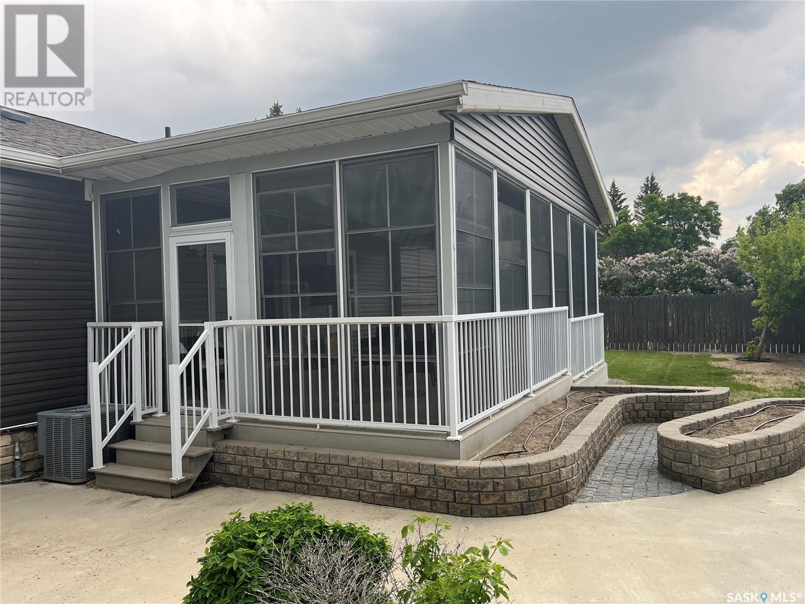 24 Hall Street, Halbrite, Saskatchewan  S0C 1H0 - Photo 30 - SK007335