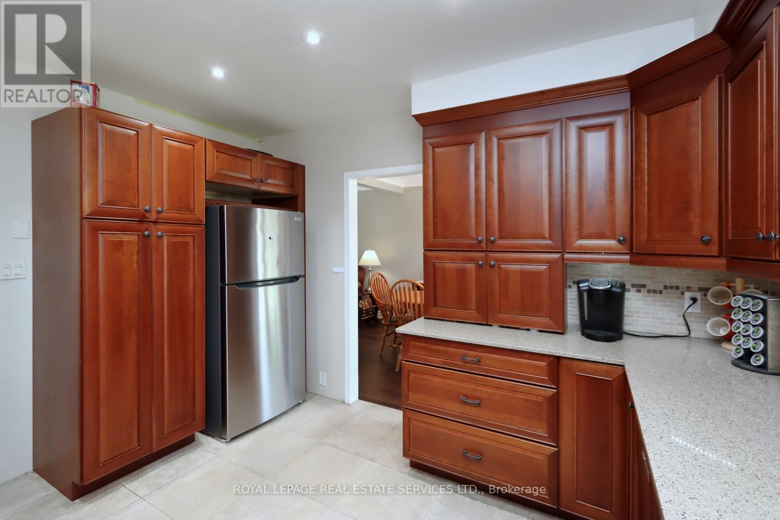 1343 Melton Drive, Mississauga, Ontario  L4Y 1L6 - Photo 13 - W12199636