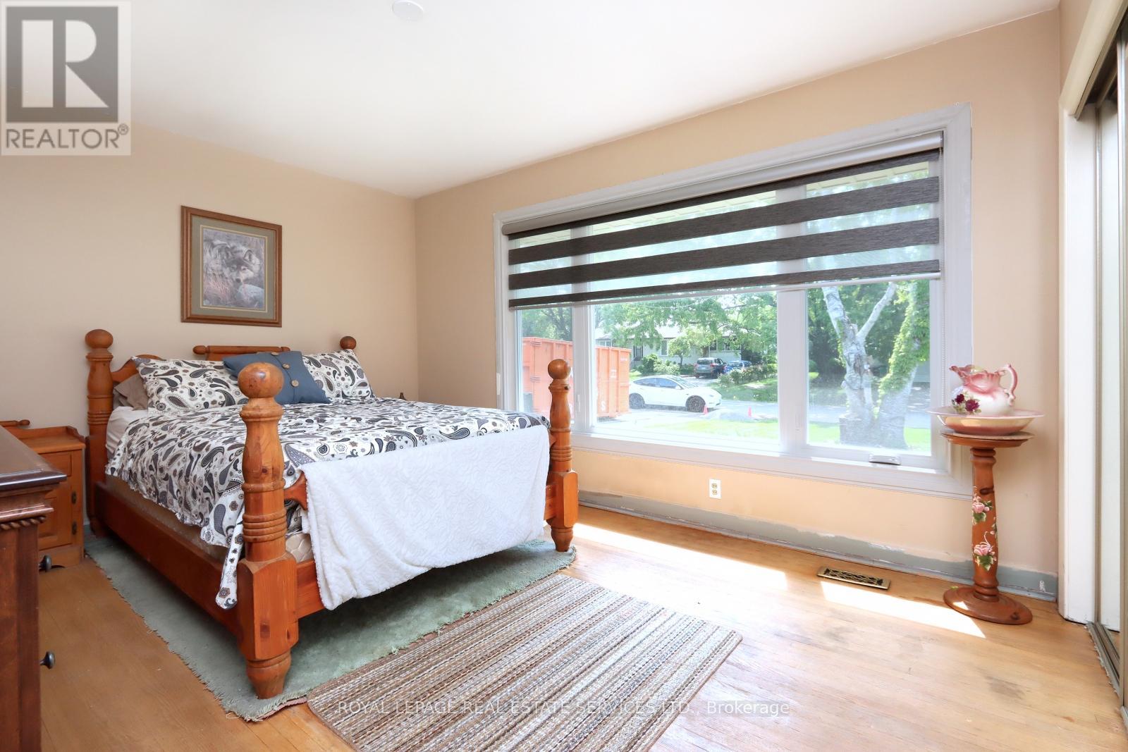 1343 Melton Drive, Mississauga, Ontario  L4Y 1L6 - Photo 15 - W12199636