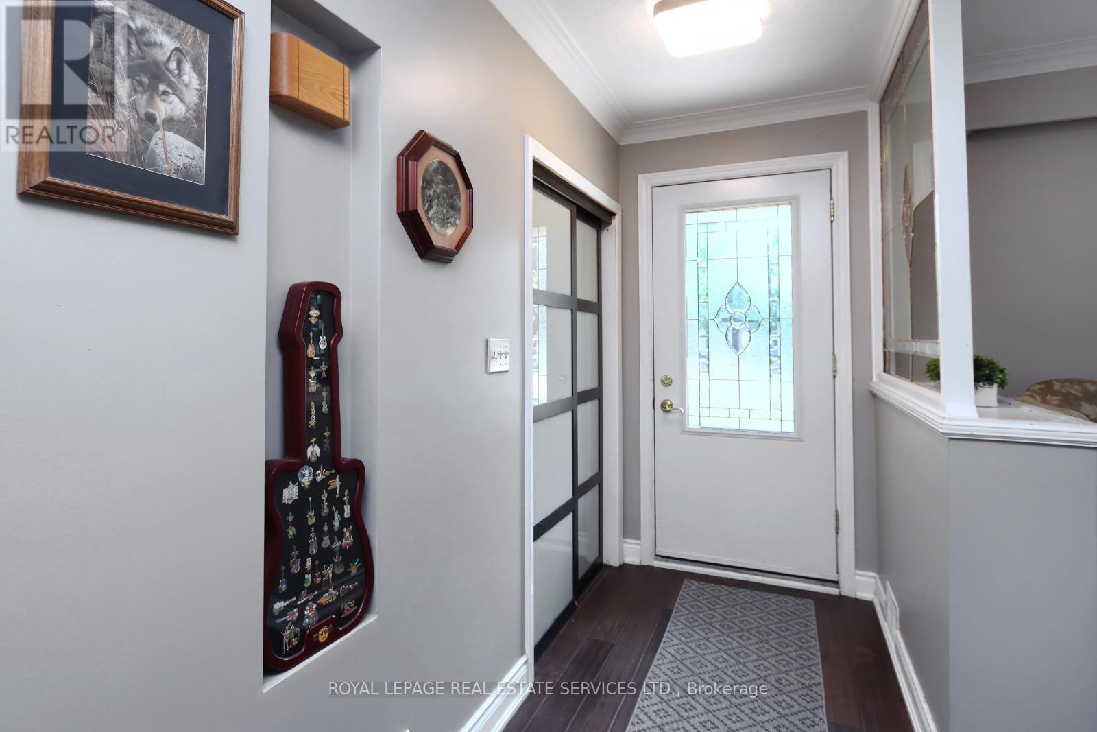 1343 Melton Drive, Mississauga, Ontario  L4Y 1L6 - Photo 4 - W12199636