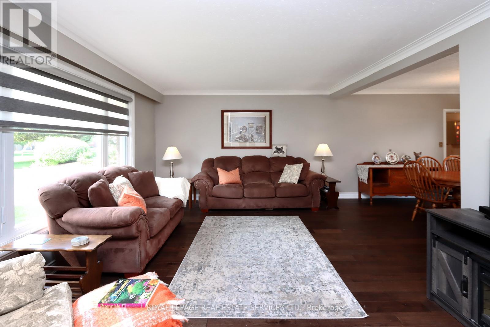 1343 Melton Drive, Mississauga, Ontario  L4Y 1L6 - Photo 6 - W12199636