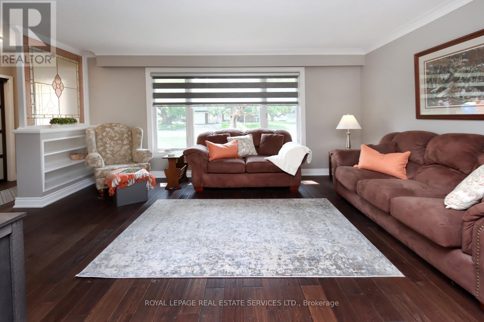1343 Melton Drive, Mississauga, Ontario  L4Y 1L6 - Photo 7 - W12199636