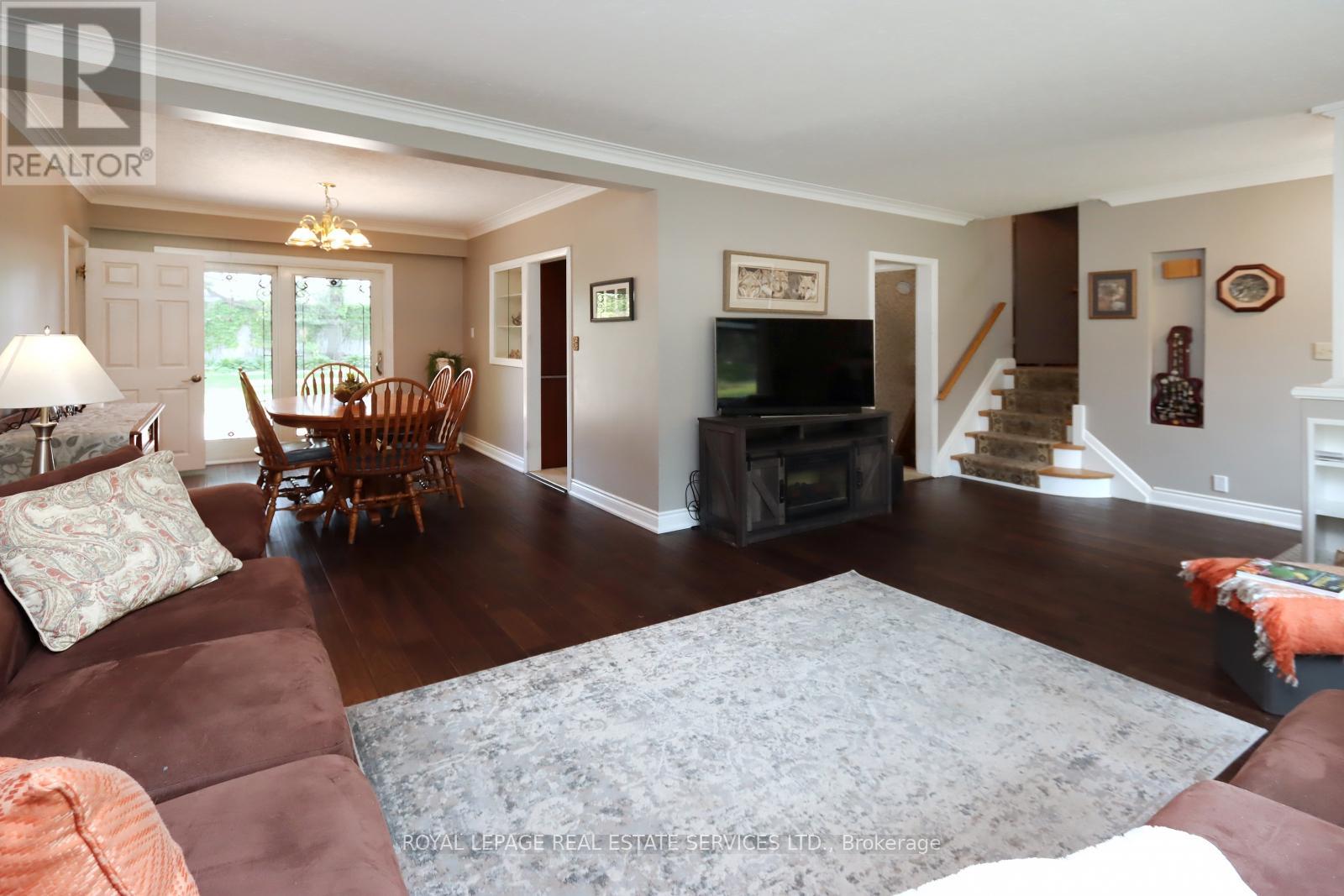 1343 Melton Drive, Mississauga, Ontario  L4Y 1L6 - Photo 8 - W12199636