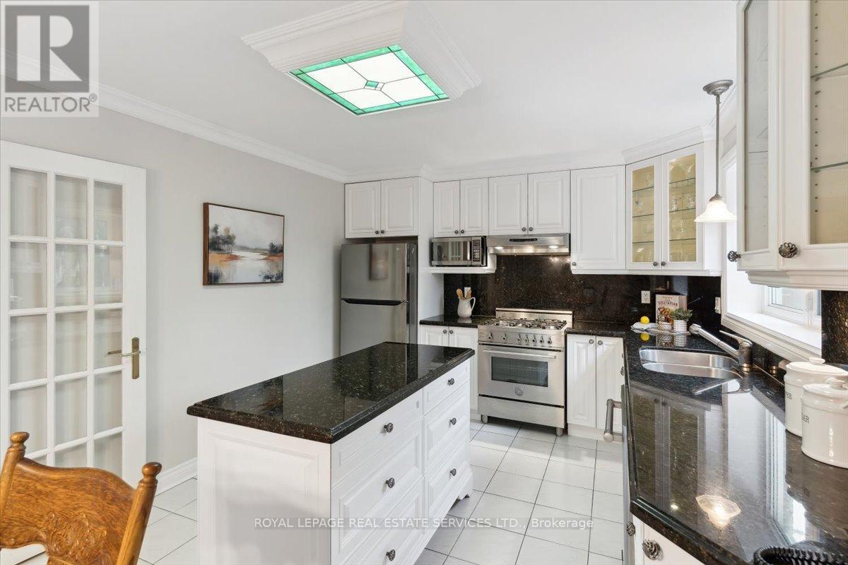 116 Clement Road, Toronto (Willowridge-Martingrove-Richview), Ontario  M9R 1Z2 - Photo 13 - W12199693