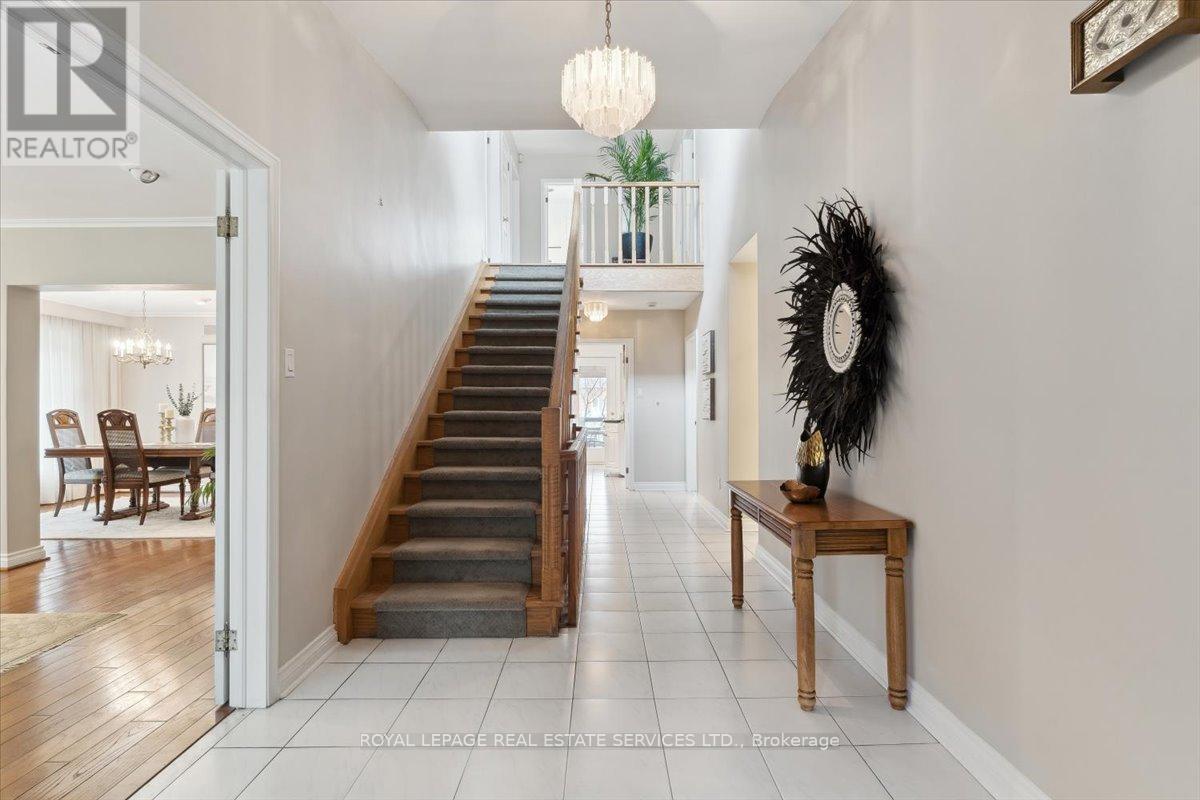 116 Clement Road, Toronto (Willowridge-Martingrove-Richview), Ontario  M9R 1Z2 - Photo 5 - W12199693