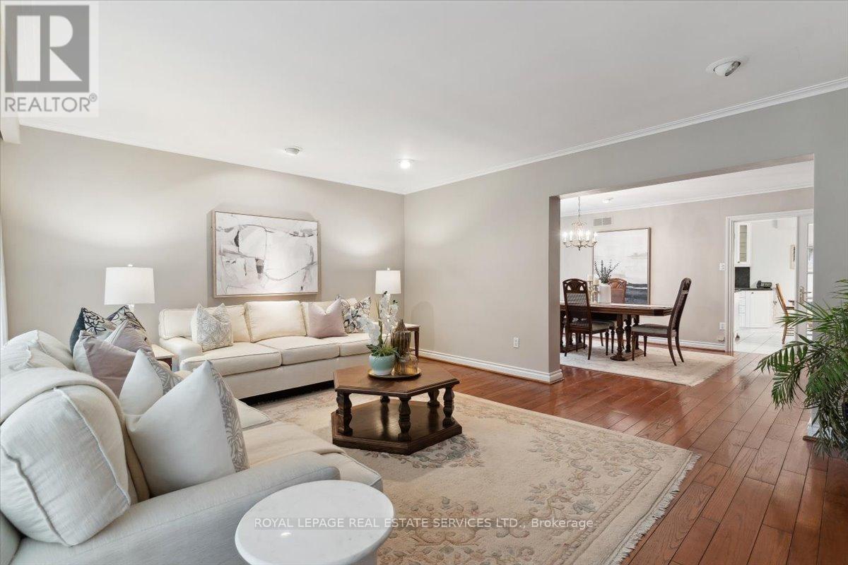116 Clement Road, Toronto (Willowridge-Martingrove-Richview), Ontario  M9R 1Z2 - Photo 8 - W12199693