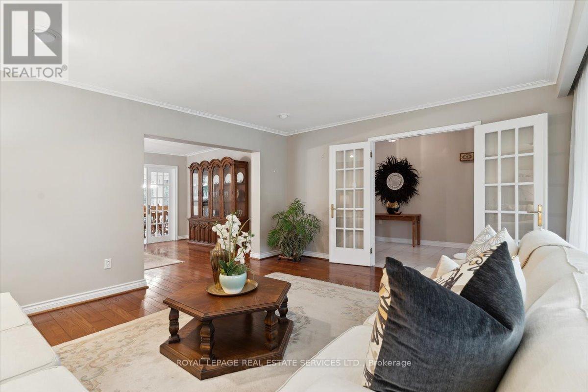 116 Clement Road, Toronto (Willowridge-Martingrove-Richview), Ontario  M9R 1Z2 - Photo 9 - W12199693