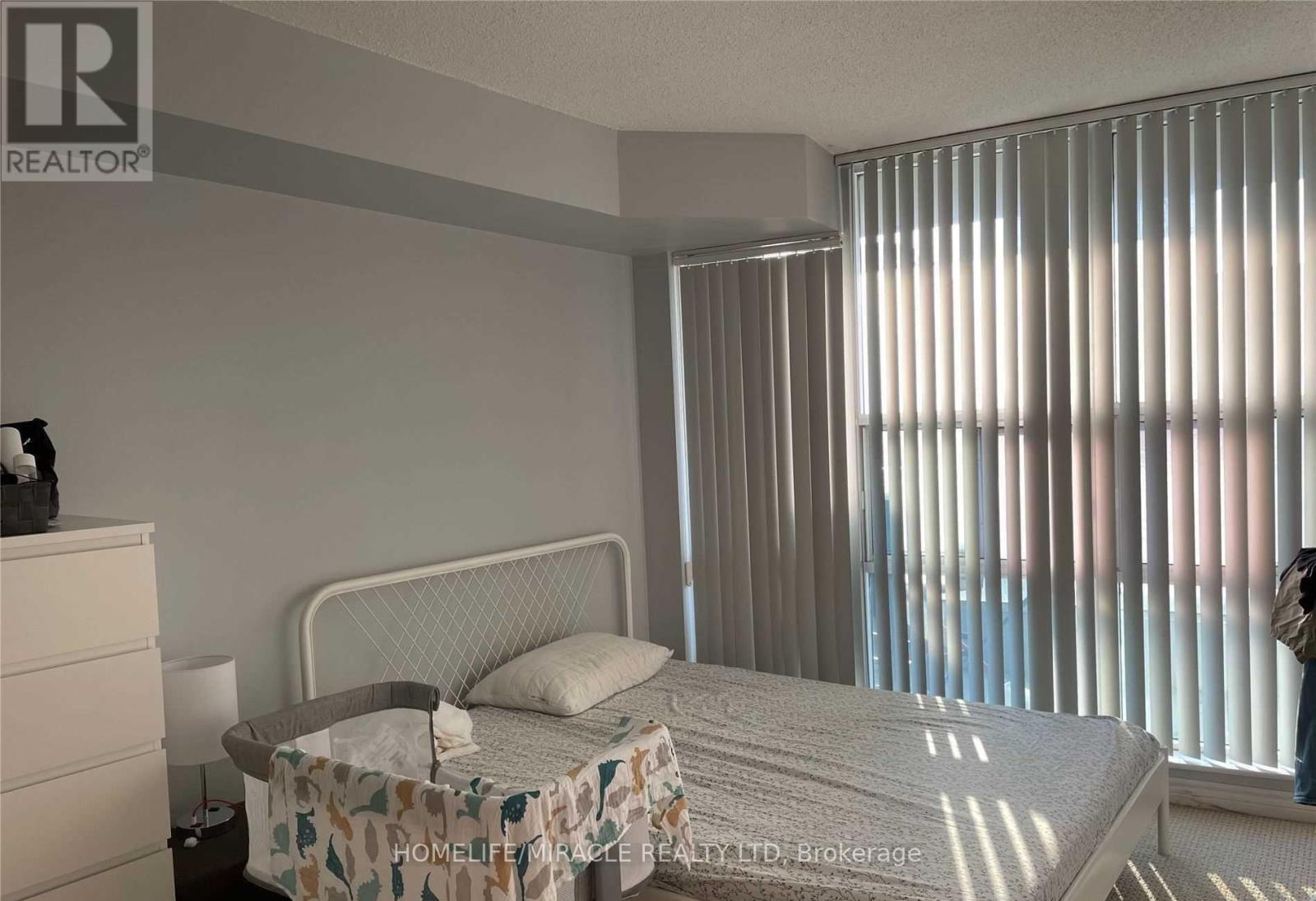 509 - 1 Elm Drive W, Mississauga, Ontario  L5B 4M1 - Photo 8 - W12199730