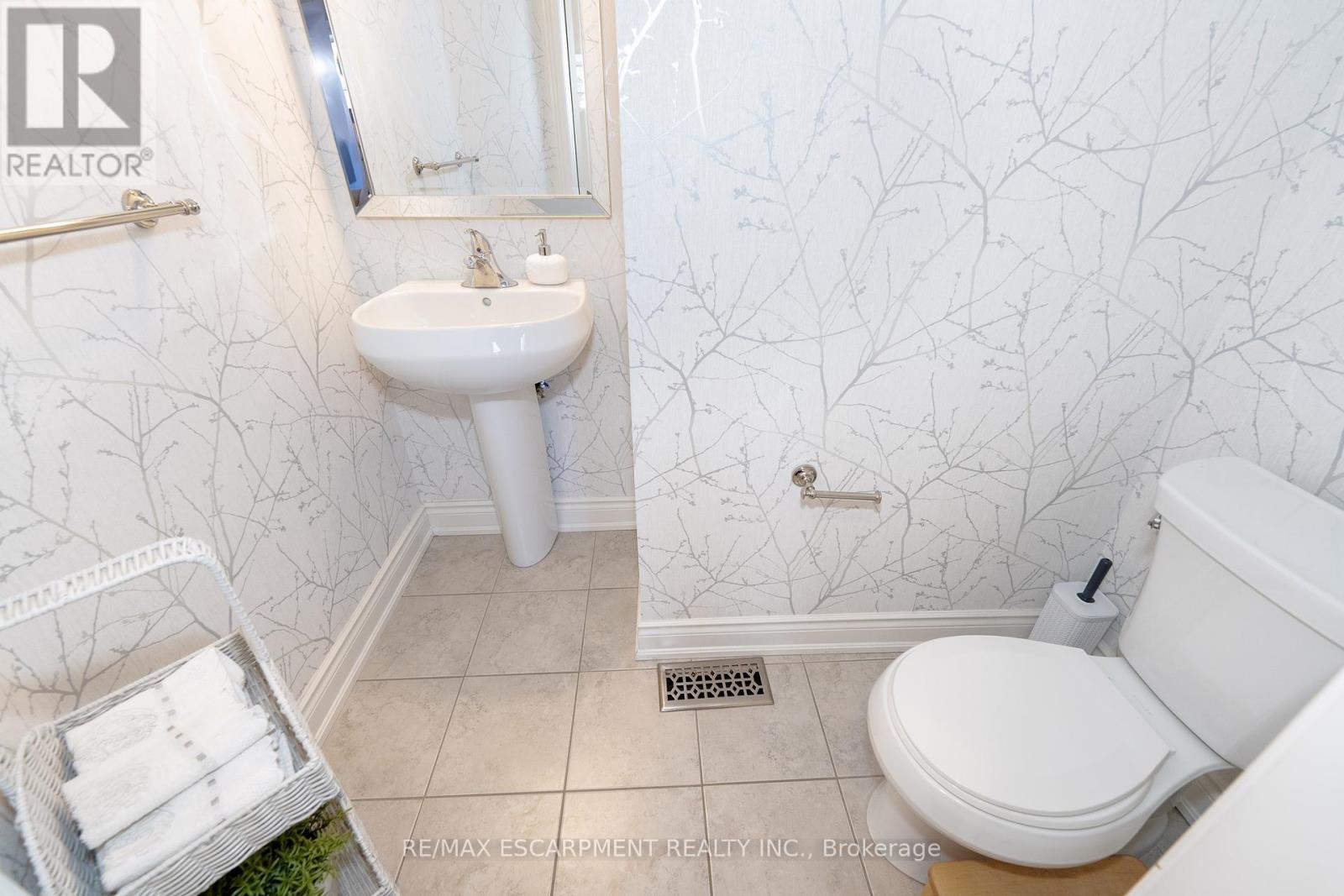 549 Terrace Way, Oakville, Ontario  L6M 1N6 - Photo 17 - W12199743