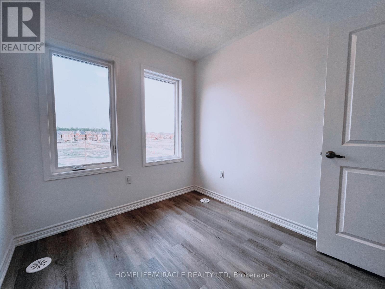54 Elmer Moss Avenue, Caledon, Ontario  L7C 3H1 - Photo 10 - W12199750