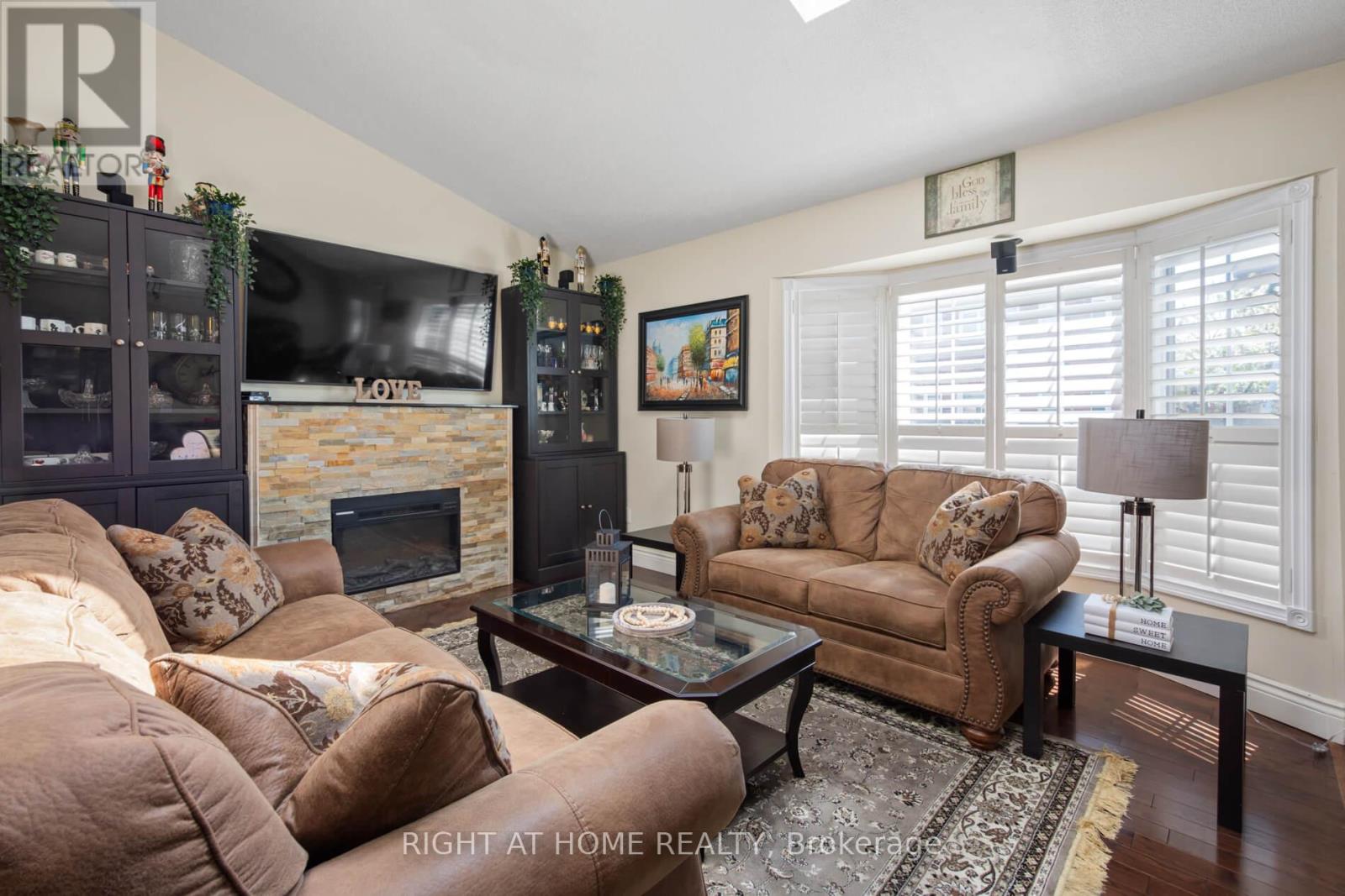 3960 Honey Locust Trail, Mississauga, Ontario  L5N 7A5 - Photo 10 - W12199751
