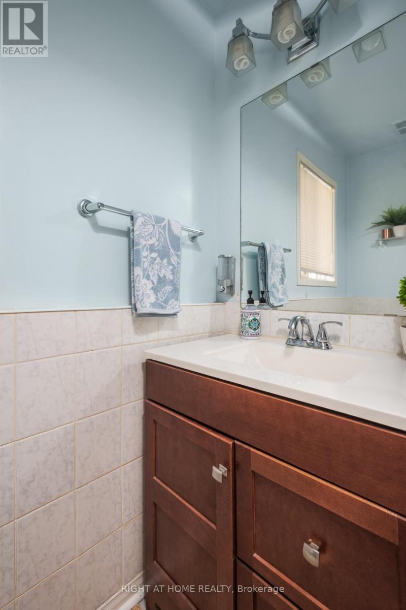 3960 Honey Locust Trail, Mississauga (Lisgar), Ontario  L5N 7A5 - Photo 17 - W12199751