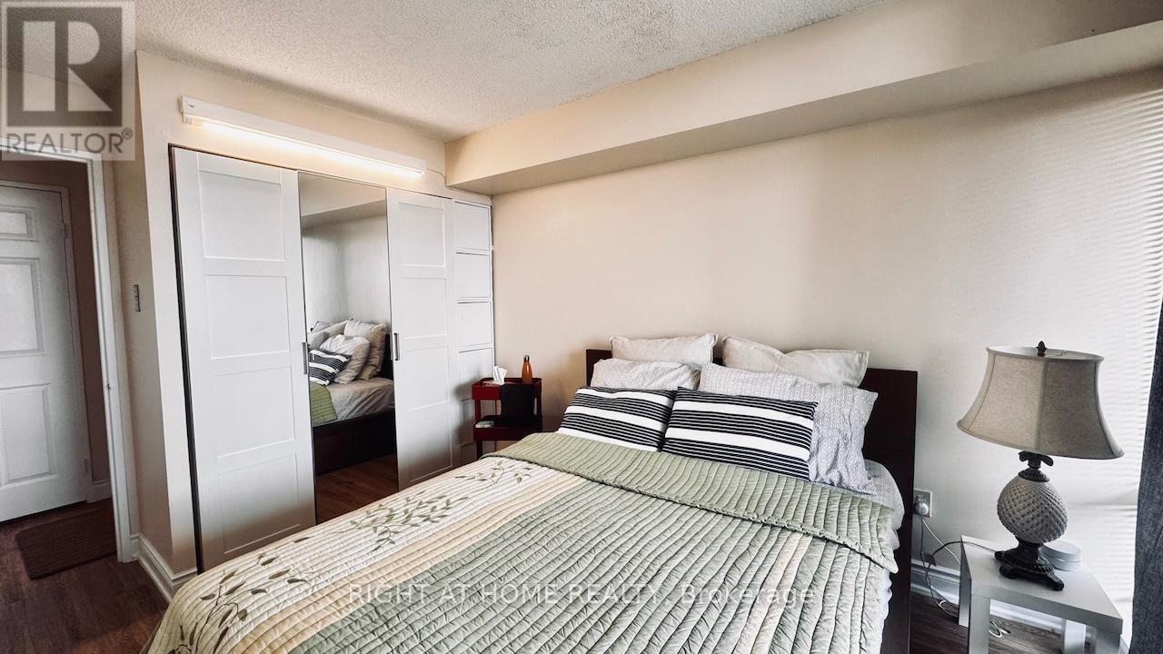 1805 - 700 Constellation Drive, Mississauga, Ontario  L5R 3G8 - Photo 12 - W12199822
