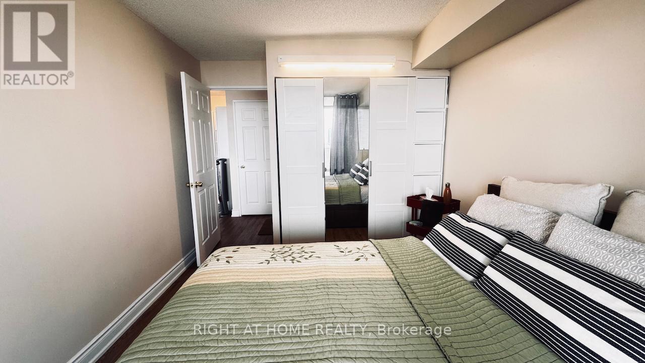 1805 - 700 Constellation Drive, Mississauga, Ontario  L5R 3G8 - Photo 13 - W12199822