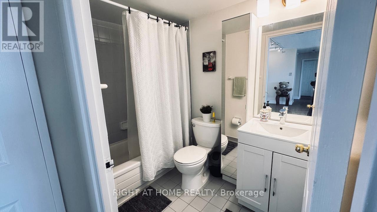 1805 - 700 Constellation Drive, Mississauga, Ontario  L5R 3G8 - Photo 14 - W12199822