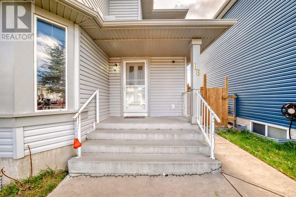 Property at 88 Taralea Gardens NE image 3