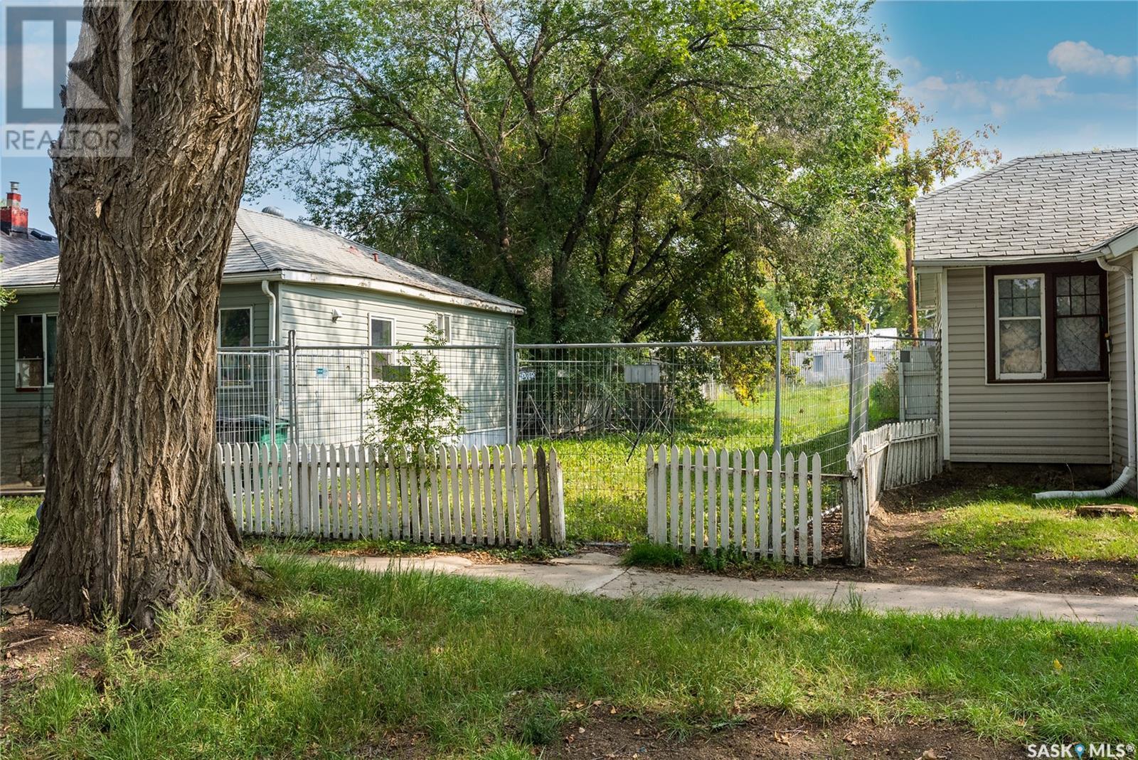 826 H Avenue N, Saskatoon, Saskatchewan  S7L 2C2 - Photo 2 - SK008468