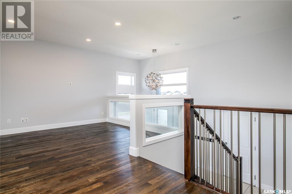 Property at 303 Gillies CRESCENT image 3