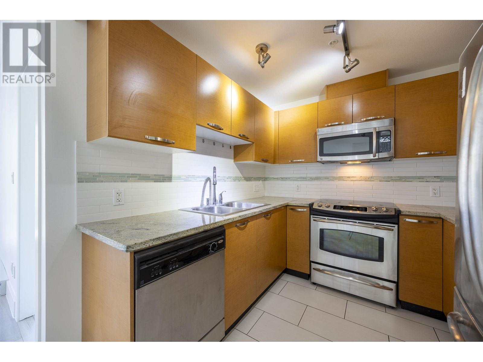 414 7488 Byrnepark Walk, Burnaby, British Columbia  V3N 0B6 - Photo 5 - R3011953