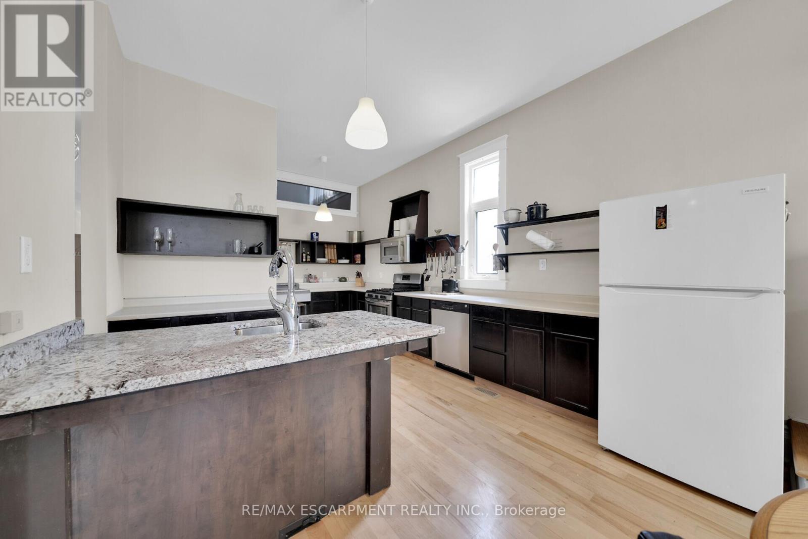 550 Beach Boulevard, Hamilton, Ontario  L8H 6X3 - Photo 10 - X12199619