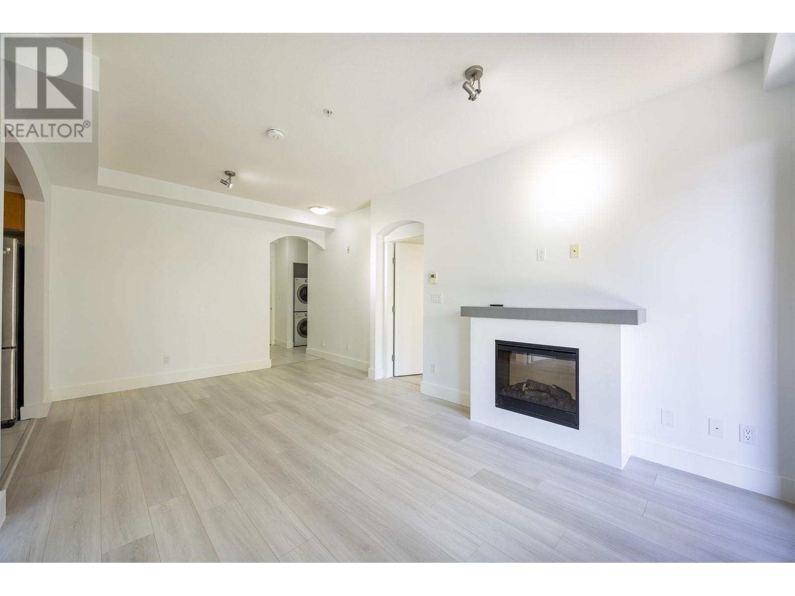 414 7488 Byrnepark Walk, Burnaby, British Columbia  V3N 0B6 - Photo 3 - R3011953